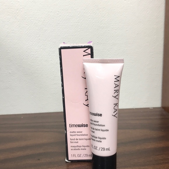 TimeWise Matte-Wear Liquid Foundation- Ivory 1